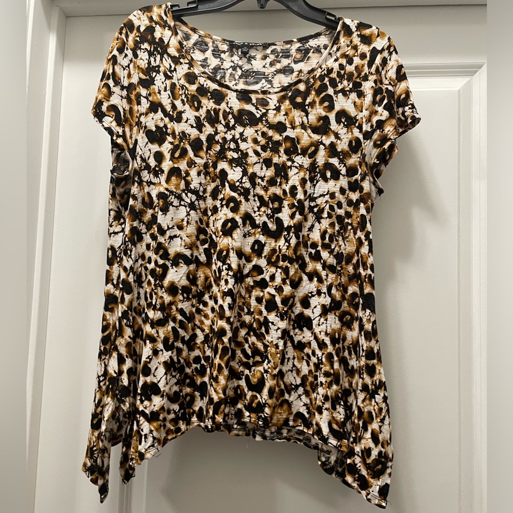 EUC Cable & Gauge Pullover Scoop Neck Blouse w/cap sleeve & 7” @ slit side seam
